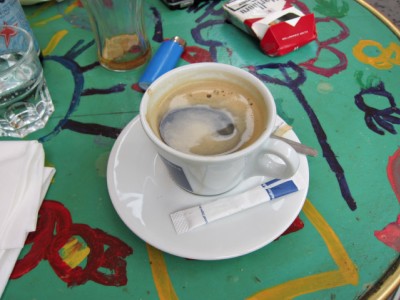 Je bois un café