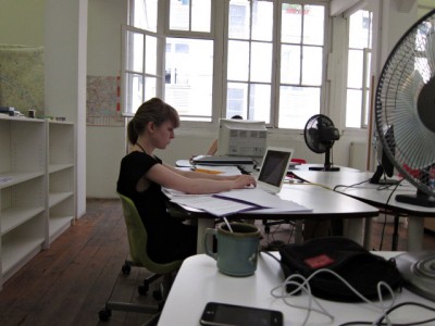 Aude occupe désormais le bureau laissé vacant par Amélie