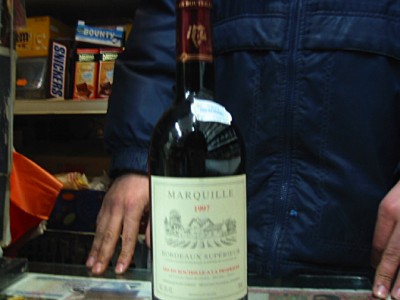 J'achète une bouteille de vin