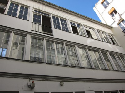 Je vais au bureau