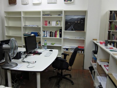 Je passe au bureau prendre mon ordinateur