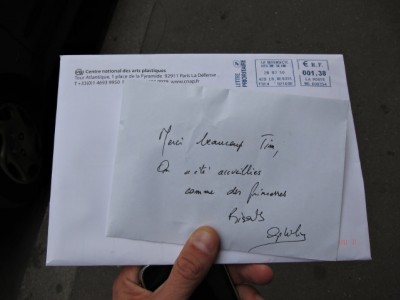 Je relève mon courrier et trouve un mot d'Ophélie