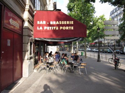 Je vais au bar la petite porte