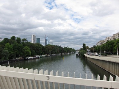 Au loin La Défense