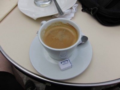 Je bois un café