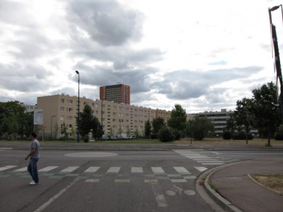 Je repars. Je me perds dans des cités