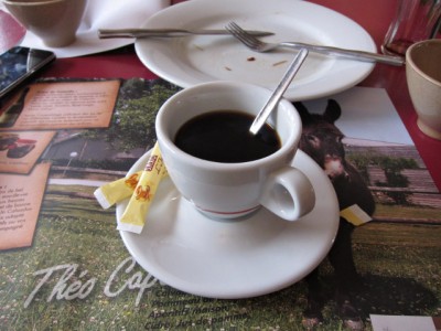 Je bois un café