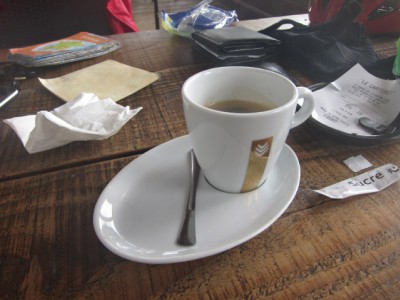 Je bois un café