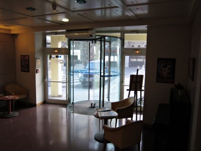 Le hall d'entrée de l'hôtel