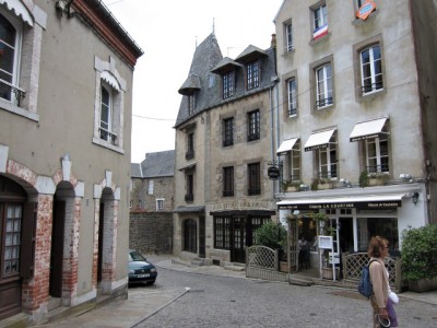 Je continue de visiter la ville