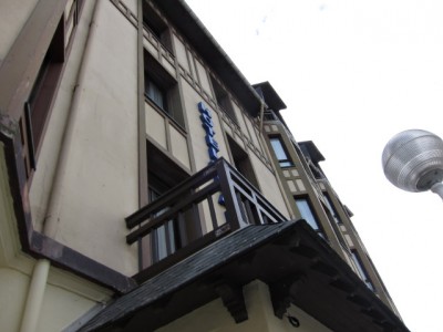 Je passe à l'hôtel