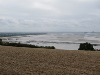 La baie du Mont Saint-Michel. J'aperçois ce dernier au loin