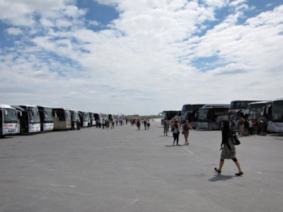 Des cars de touristes