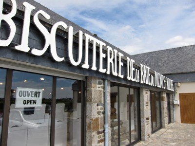 Je m'arrête à une biscuiterie