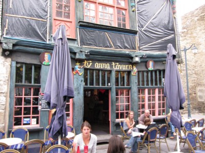 Je vais dans un bar