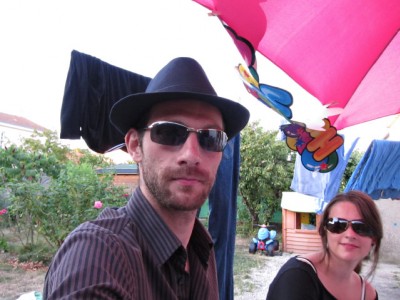 J'essaye le chapeau d'Estée