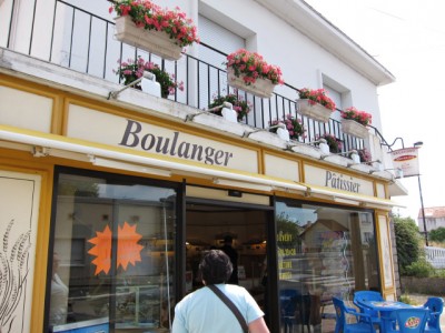 Nous nous arrêtons à une boulangerie