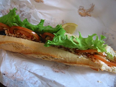 Je mange mon sandwich