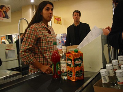 Nous passons à la caisse