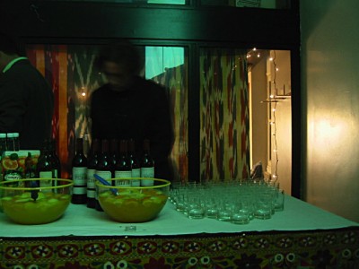 Des serveurs ont été embauchés pour le bar