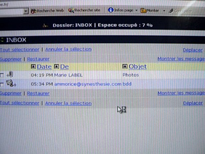 Je regarde mes emails
