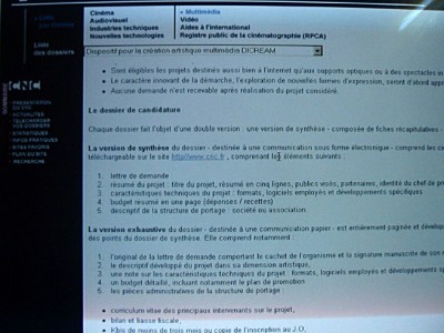 Nicholas m'incite à regarder les financements publics pour mes projets artistiques