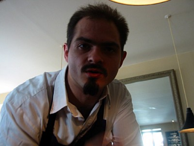 Le serveur est intéressé par mon appareil photo