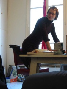 Mohini SUR sa chaise