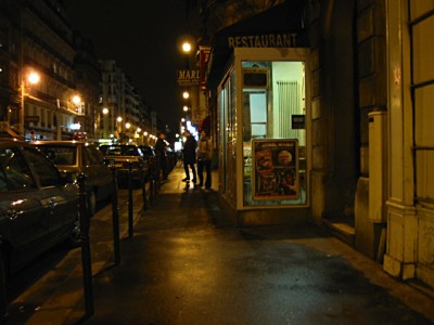 Le bar ferme. Nous partons