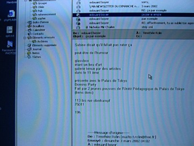 Je regarde mes emails