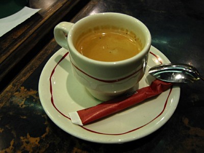 Je bois un café