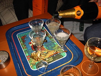 Delphine a apporté du champagne