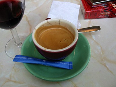 Je bois un café