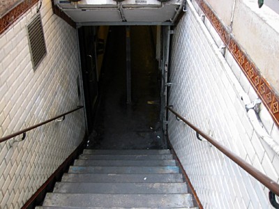 Je prends le métro à Hôtel de Ville