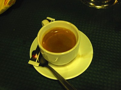 Je bois un café