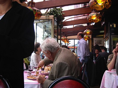 Je vais manger avec Valérie et Philippe dans une pizzeria
