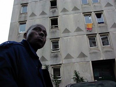 M. T. nous emmène manger dans un foyer africain