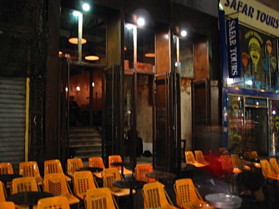 Nous allons au Delaville Café