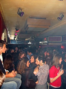 Il y a beaucoup de monde