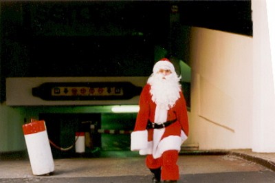 Hypernoël - performance Bagnolet 2000 - 02