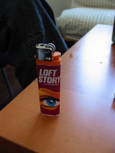 Edouard a un briquet Loft Story