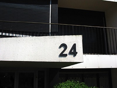 L'entrée de l'immeuble de M. T.