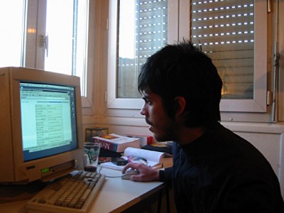 Sébastien travaille