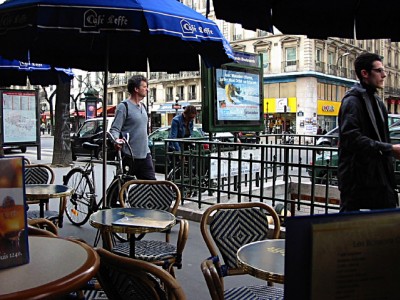Nous allons dans une brasserie