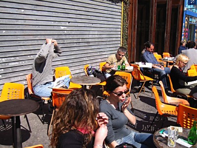 Je vais au Delaville Café