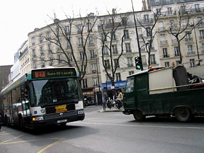 Le bus arrive