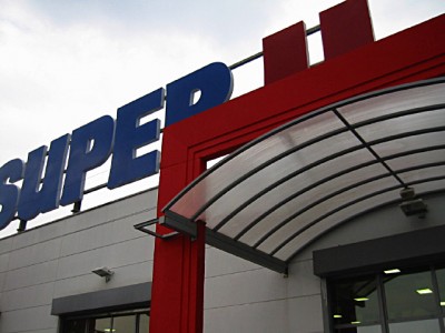 Nous nous arrêtons à un Super U