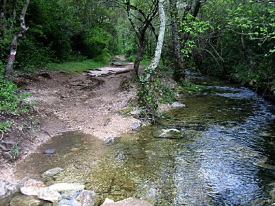 Nous croisons un ruisseau
