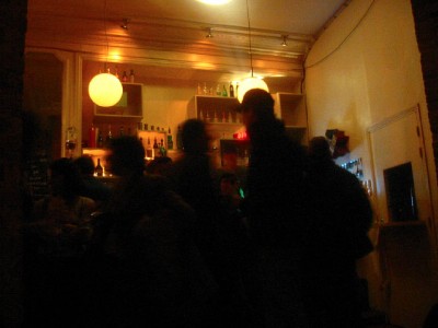 Nous nous installons en bas