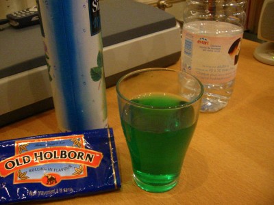 Je bois de la menthe à l'eau